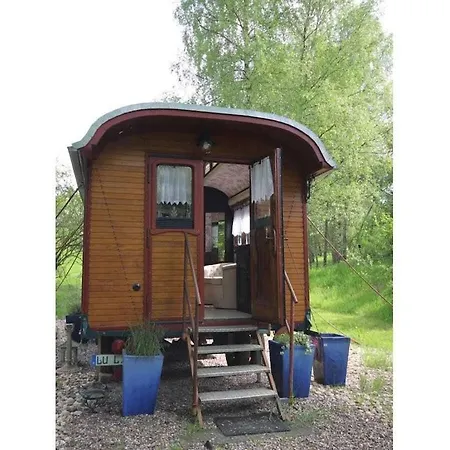 Дом отдыха Trailer In With Swimming Pool