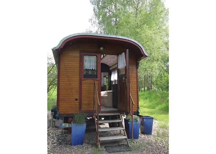 Дом отдыха Trailer In With Swimming Pool