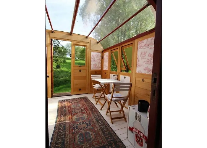 Дом отдыха Trailer In With Swimming Pool