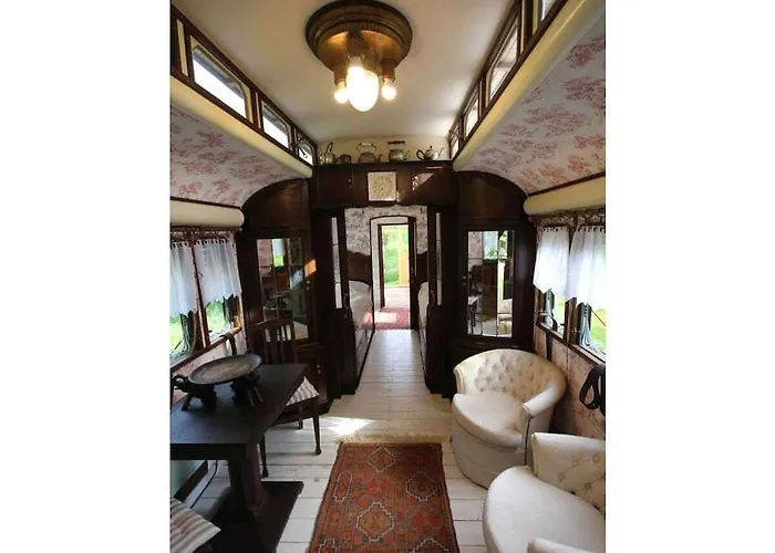 Дом отдыха Trailer In With Swimming Pool Hundsdorf