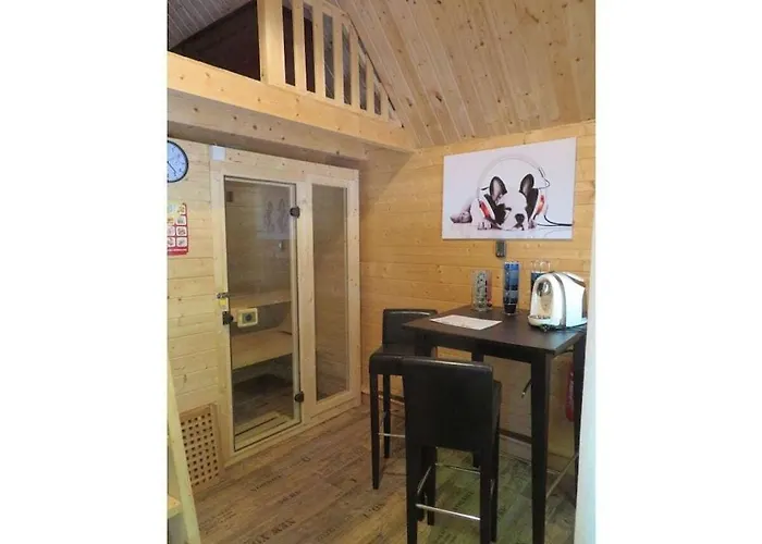 Trailer In With Swimming Pool Дом отдыха