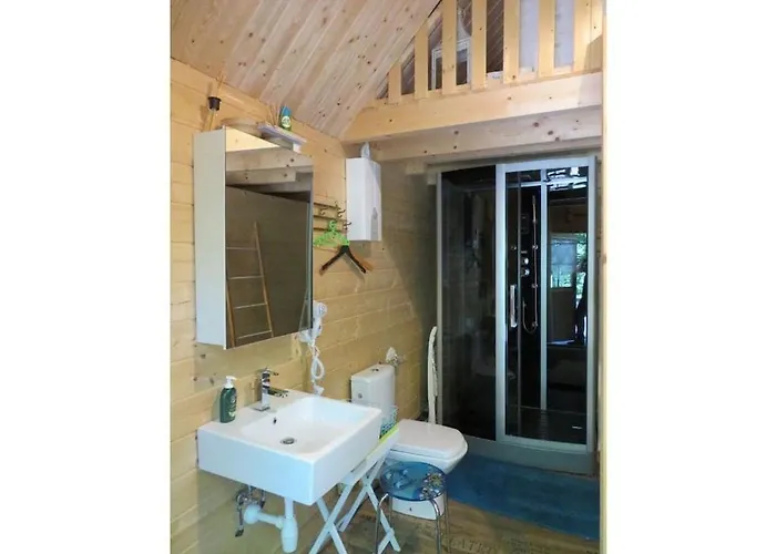 Trailer In With Swimming Pool Hundsdorf